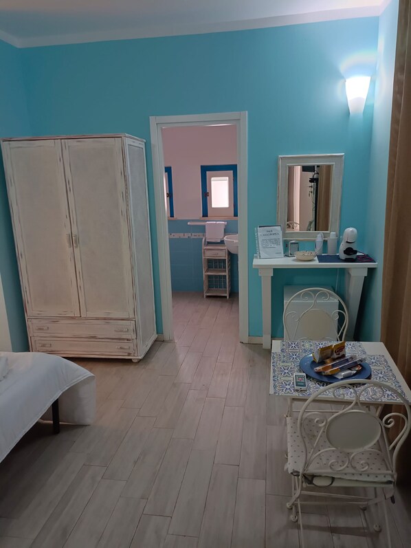 House, 1 Bedroom, Smoking, City View | 1 bedroom - Double Room, air Conditioning, Bathroom, (Tropea)