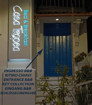 House, 1 Bedroom, Smoking, City View | Property entrance - Double Room, air Conditioning, Bathroom, (Tropea)