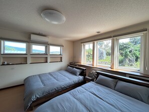 5 bedrooms, desk, iron/ironing board, free WiFi