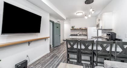 1103#203 / Downtown Oasis: En-Suite Master