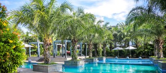 Comfortable 5-bedroom villa near the beach with many services in Ha Long