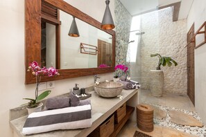Exclusive Villa, 3 Bedrooms, Private Pool, Pool View | Bathroom | Shower, rainfall showerhead, hair dryer, towels - Villa Liang Ubud by Villa Finder (Ubud)
