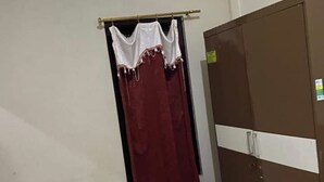 مكتب وملاءات أسرّة
