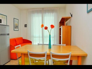 Apartment, 2 Schlafzimmer, Balkon, Stadtblick | Speisen