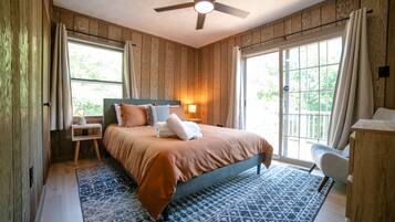 3 bedrooms, iron/ironing board, travel crib, free WiFi