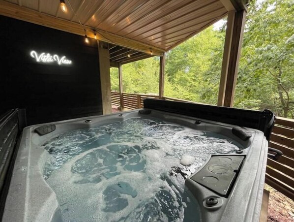 Bañera de hidromasaje al aire libre