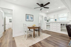 Dining - Relaxing Duplex Steps to Kaweah Health Hospital (Visalia)
