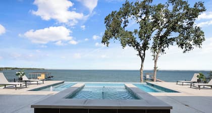 Lakefront Estate with heated spa/pool +chef avail - events w/approval