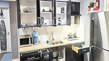 KylskÄp, mikrovÄgsugn, ugn och kaffe- och tebryggare