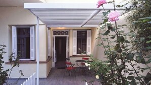 Outdoor dining - Renovated Home Next To Old Town (Chania)