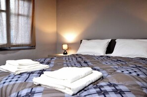 3 habitaciones, escritorio, tabla de planchar con plancha y wifi 