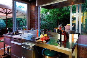 Outdoor dining - Luxury Home in Tuscany near Pisa and Florence - Two Bedrooms 4&1 PL (Palaia)