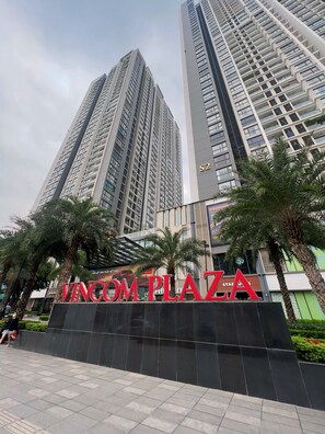 Vista frontal de la propiedad