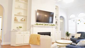 Smart TV, chimenea y impresora