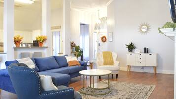 Smart TV, chimenea y impresora