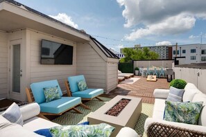 Terrace/patio - Harper House | Rooftop Stay Near Broadway (Nashville)
