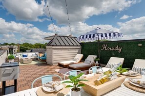 屋外ダイニングエリア