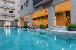Outdoor pool, open 7:00 AM to 10:00 PM, pool umbrellas - I Am Design Hotel Itapema by Hotelaria Brasil (Itapema)