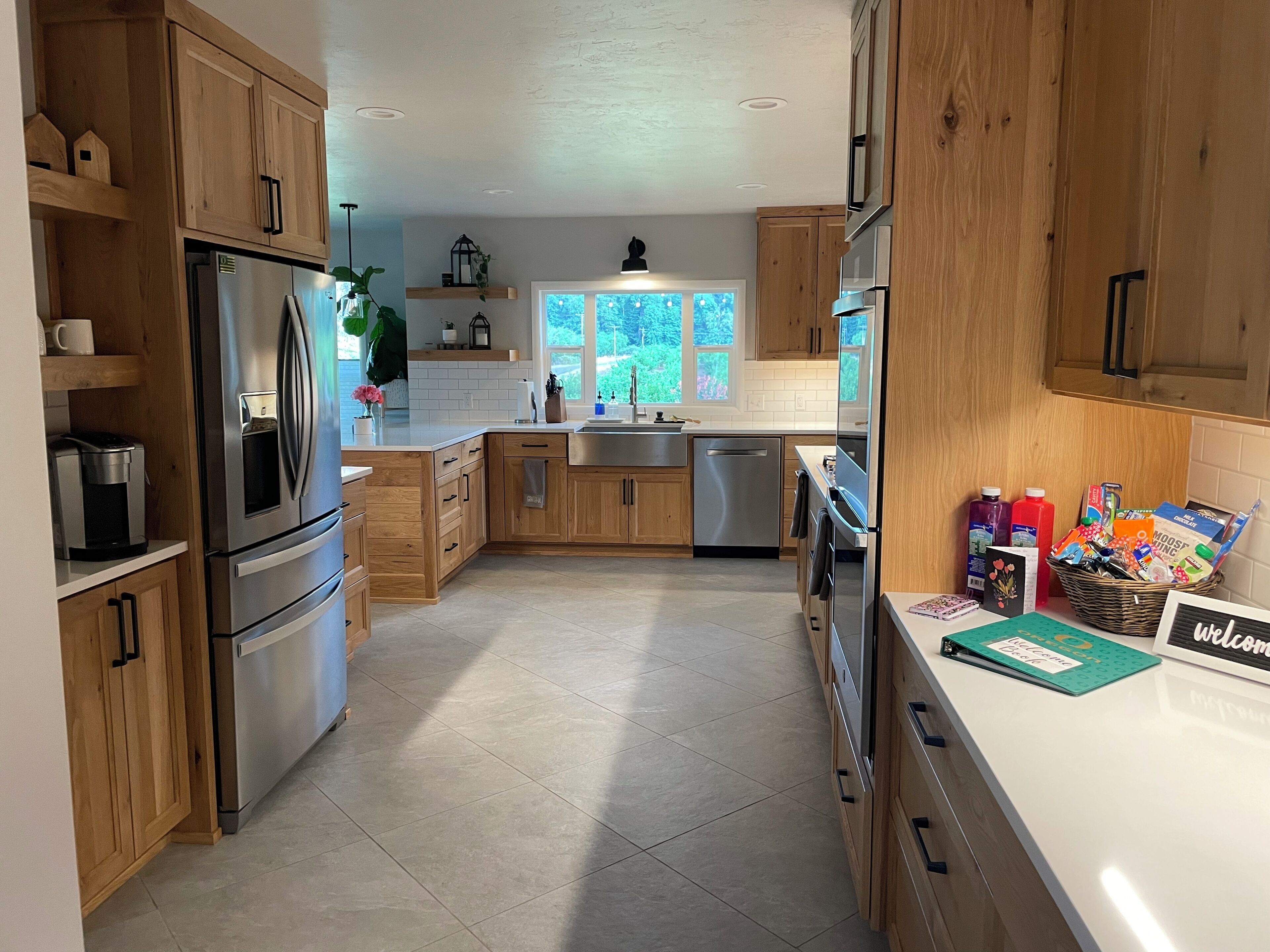 Peaceful 4 bed 2.5 bath home, easy access to Autzen Stadium, Hayward Field & UO.