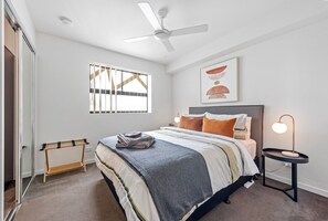 2 bedrooms, iron/ironing board, travel cot, free WiFi