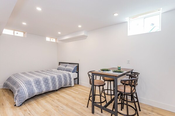 1 bedroom, iron/ironing board, WiFi, bed sheets