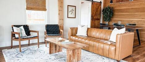 Smart-TV, peis og bøker