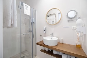 Douche, serviettes fournies