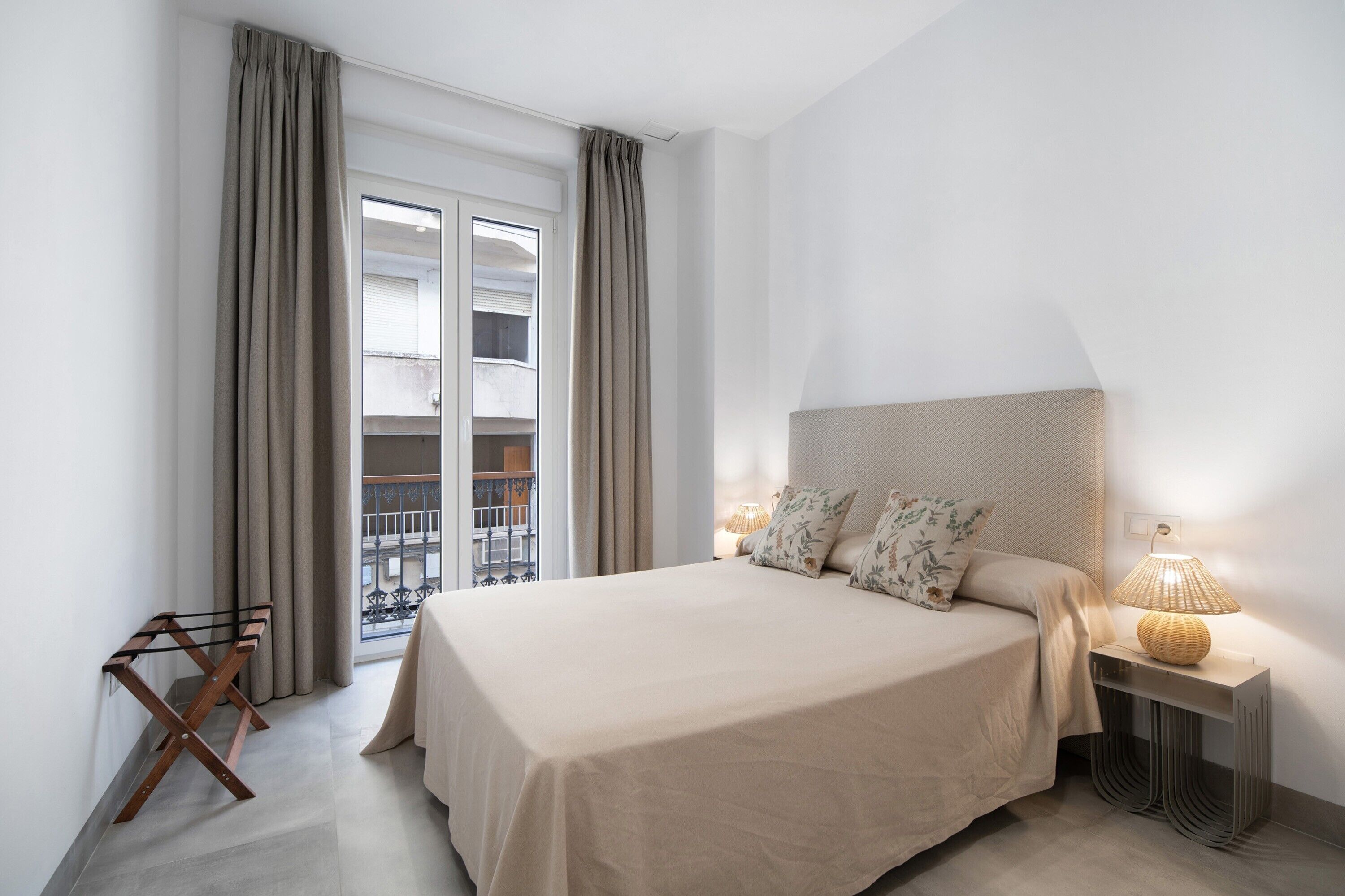 1 habitación, tabla de planchar con plancha, wifi gratis y ropa de cama 