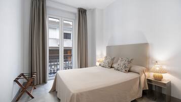 1 habitación, tabla de planchar con plancha, wifi gratis y ropa de cama