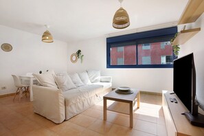 TV - Vacation Apartment 'Lancelot' with Shared Pool and Wi-Fi (Puerto del Rosario)