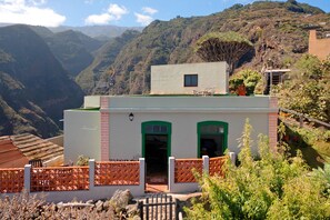 Exterior - Holiday Home "Casa Mirador El Topo" with Sea View, Private Terraces & Wi-Fi (Garafía)