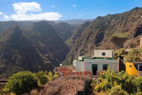 Casa de vacaciones "Casa Mirador El Topo" con vistas al mar, terrazas privadas y Wi-Fi