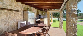 Holiday Home 'Villa Juani' with Pool, Garden, Terrace & Wi-Fi