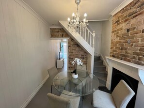 Townhouse Desain | 2 kamar tidur, setrika/meja setrika, dan Wi-Fi gratis