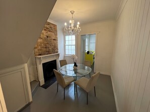 Casa geminada design | 2 quartos, ferros/tábuas de passar roupa, Wi-Fi de cortesia