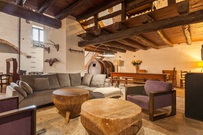 Televisión, chimenea