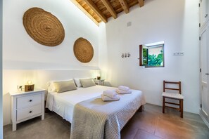 3 bedrooms, iron/ironing board, free WiFi, bed sheets - Holiday Home 'Can Xumeu Ferrer' with Private Terrace, Wi-Fi and Air Conditioning (Formentera)