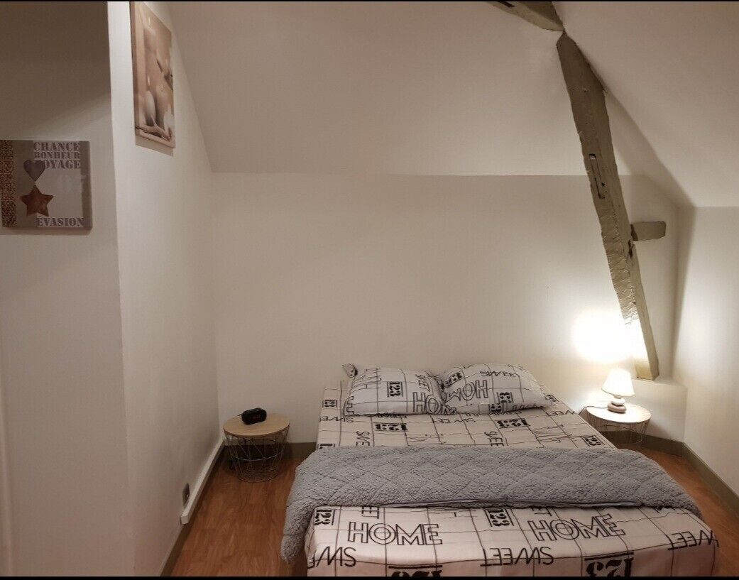 Een strijkplank/strijkijzer, gratis wifi, beddengoed