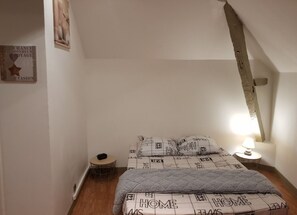 Fer et planche Ă repasser, Wi-Fi gratuit, draps fournis