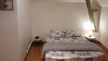 Iron/ironing board, free WiFi, bed sheets