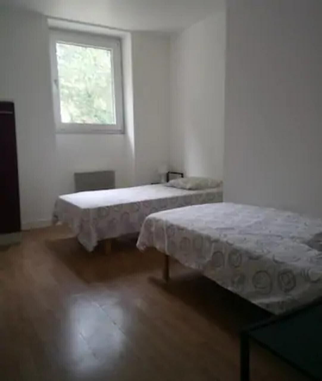 2 habitaciones, tabla de planchar con plancha y wifi gratis 