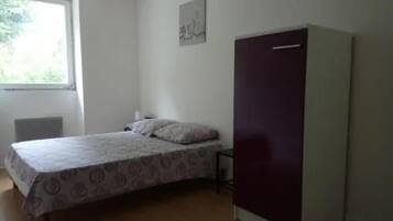 2 chambres, fer et planche Ă repasser, Wi-Fi gratuit, draps fournis