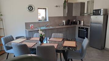 Fridge, microwave, oven, stovetop