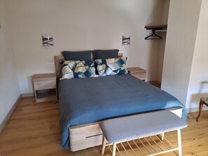 3 Schlafzimmer, Schreibtisch, Bügeleisen/Bügelbrett, kostenloses WLAN