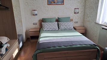 3 Schlafzimmer, Schreibtisch, Bügeleisen/Bügelbrett, kostenloses WLAN