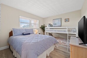 2 bedrooms, desk, iron/ironing board, free WiFi - Updated Corner Unit! Views of the Gulf and Intercoastal! FREE Activities Included! ~ 401 Bayshores (Indian Shores)