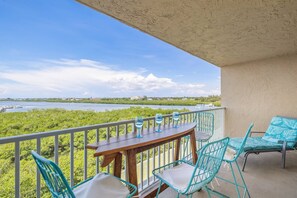 Outdoor dining - Updated Corner Unit! Views of the Gulf and Intercoastal! FREE Activities Included! ~ 401 Bayshores (Indian Shores)