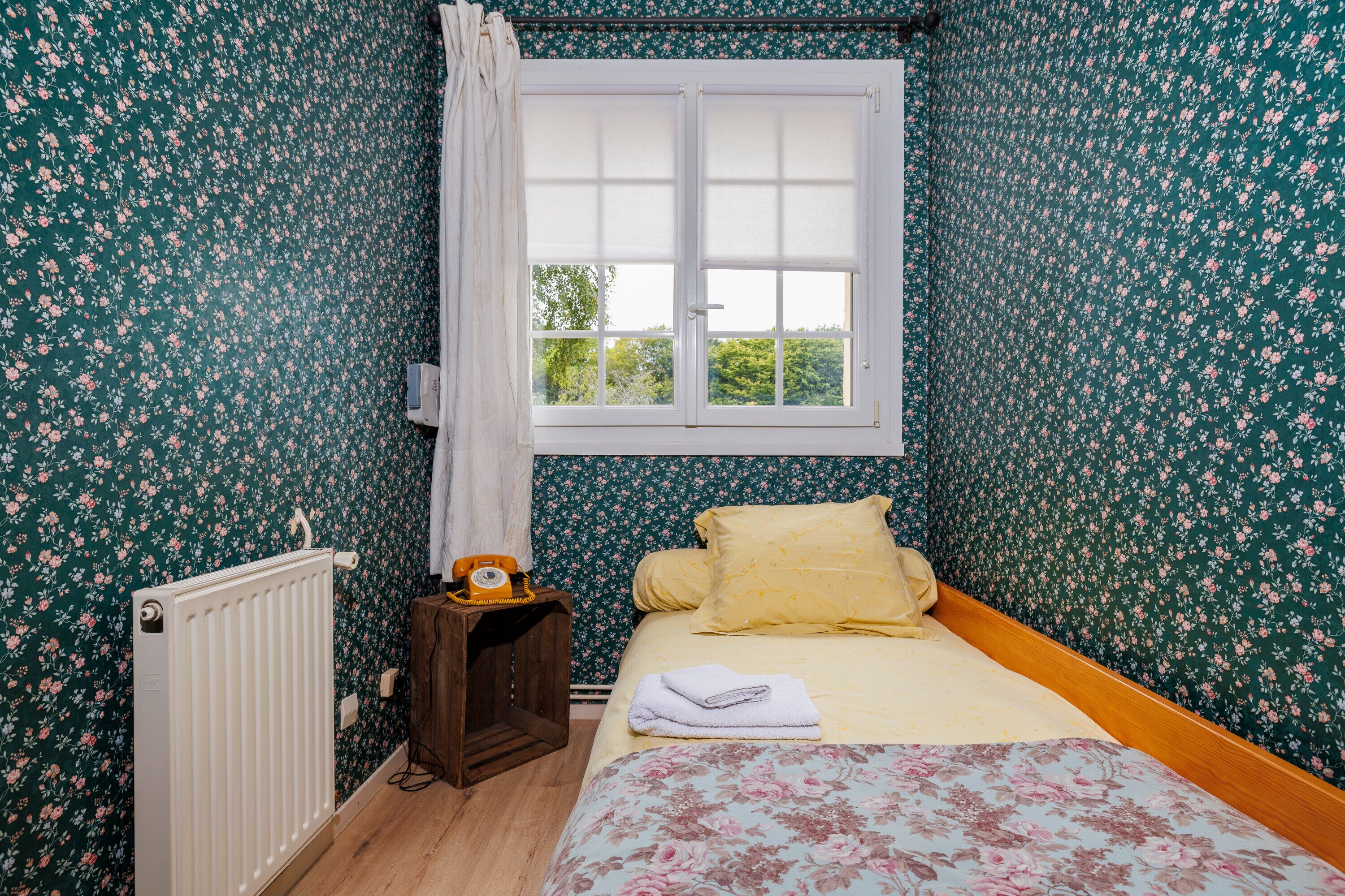 5 bedrooms, iron/ironing board, free WiFi, bed sheets