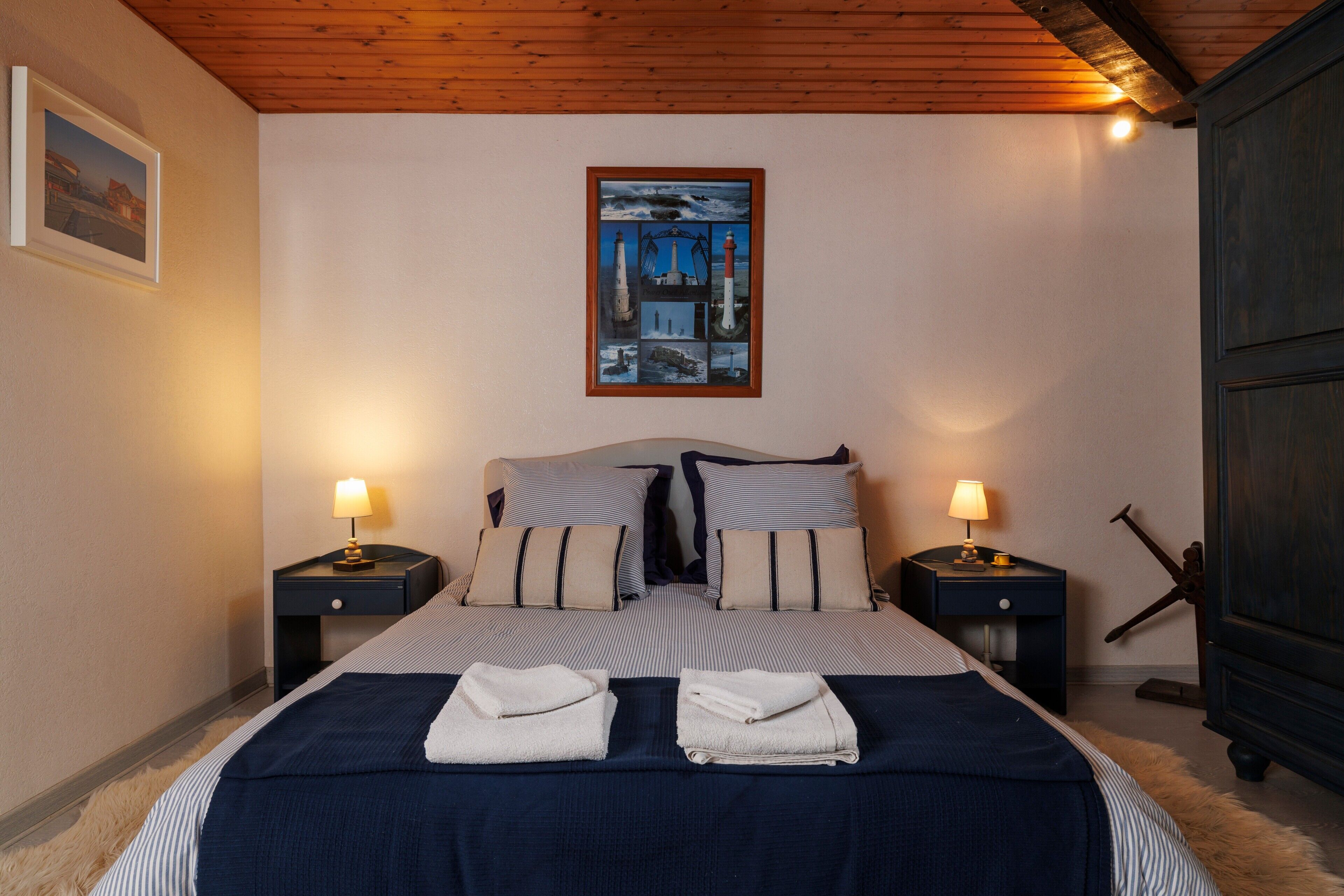 5 bedrooms, iron/ironing board, free WiFi, bed sheets