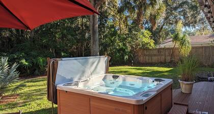 Artist's Beach Retreat under the Oaks with Hot Tub near Mayo